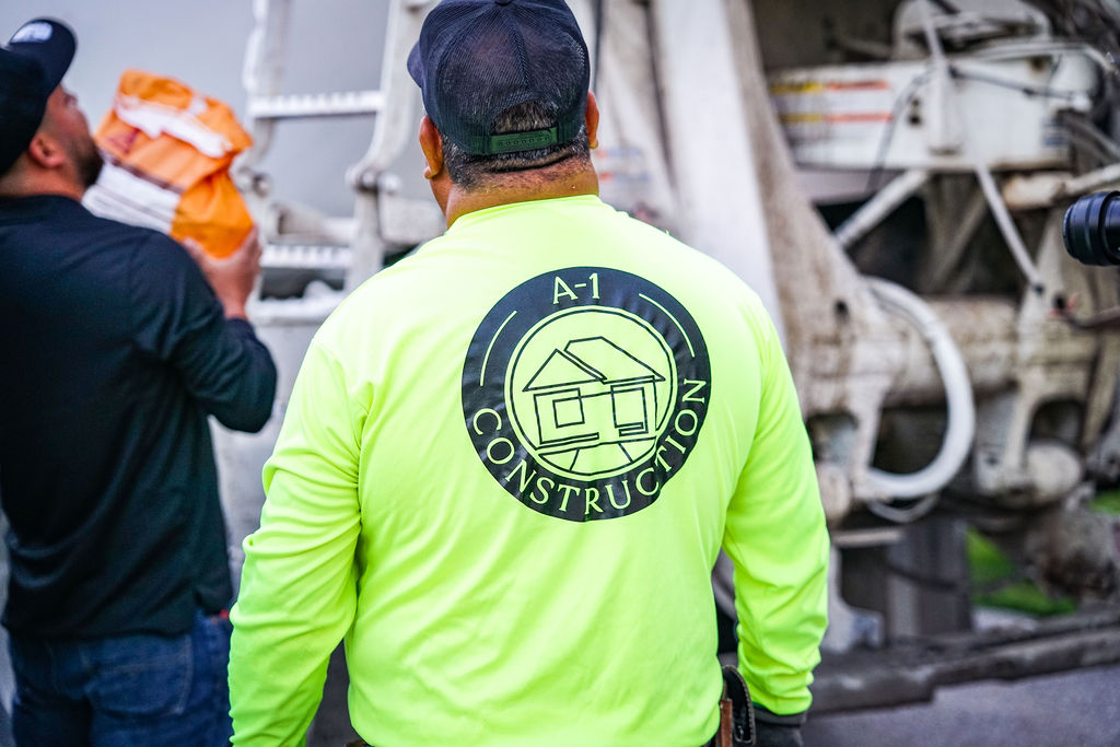 Logo & Crew